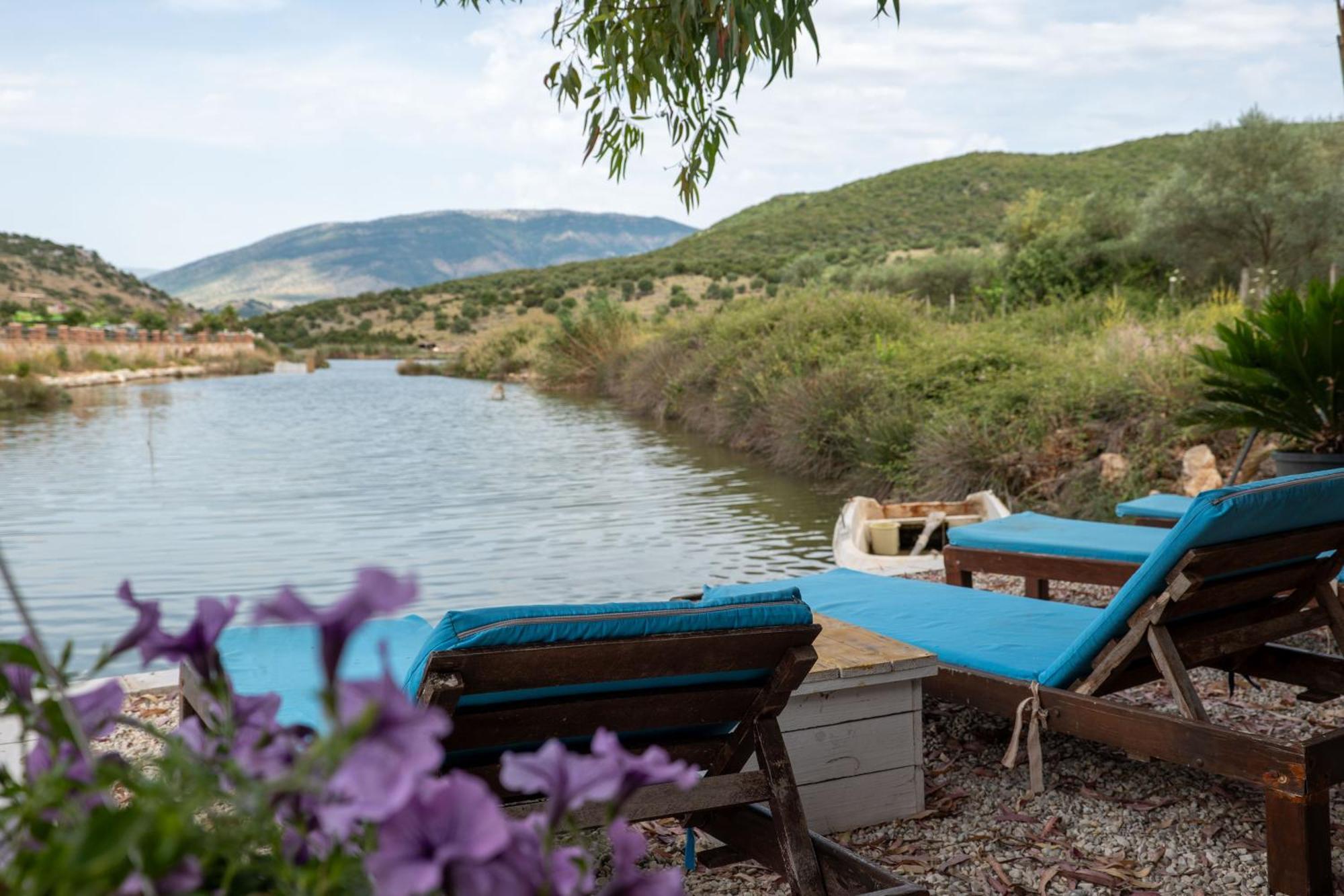 Garden Villa Lake Side & Glamping クサミル エクステリア 写真